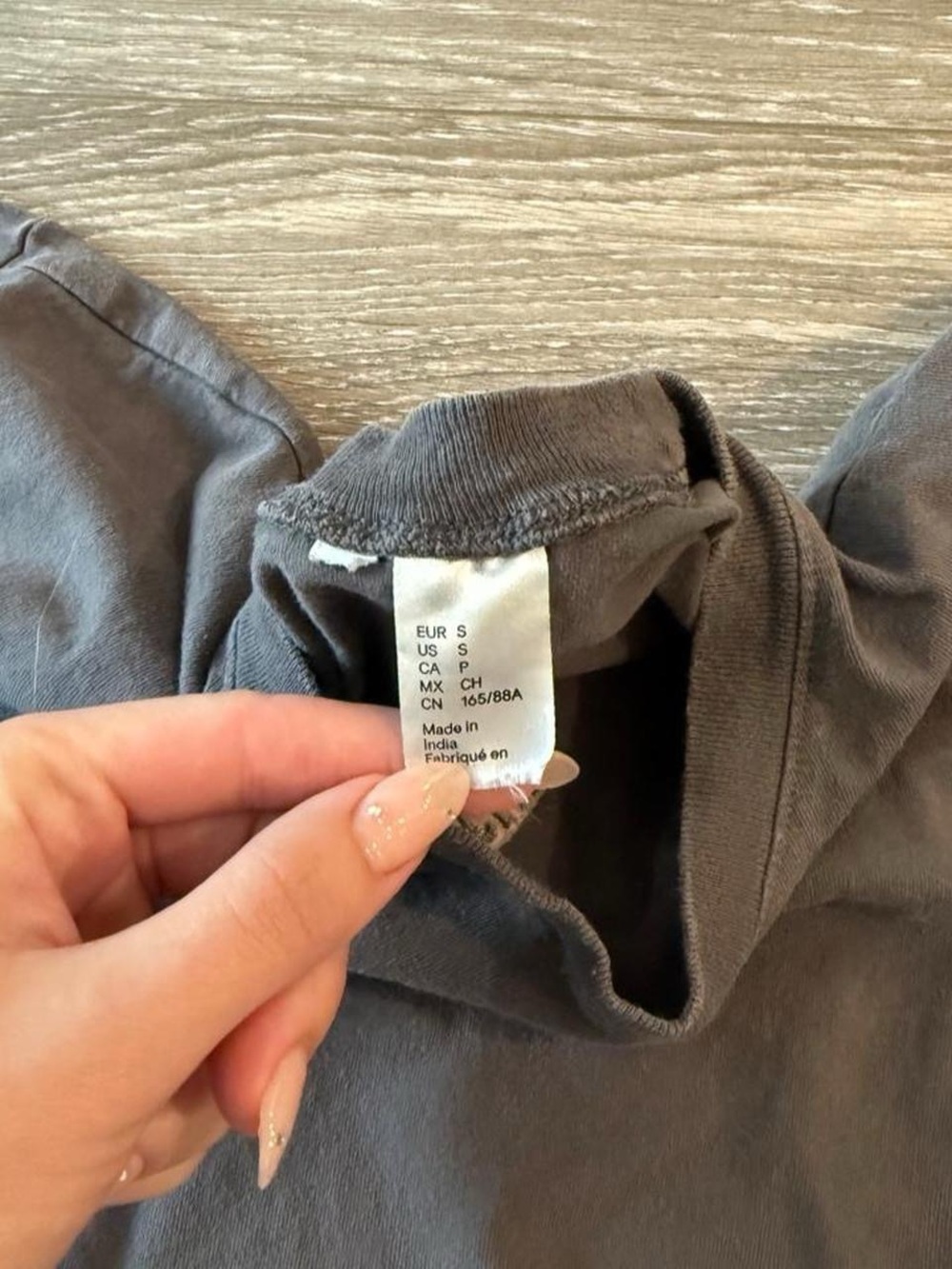 H&M Cropped Tee - Picture 2 of 2